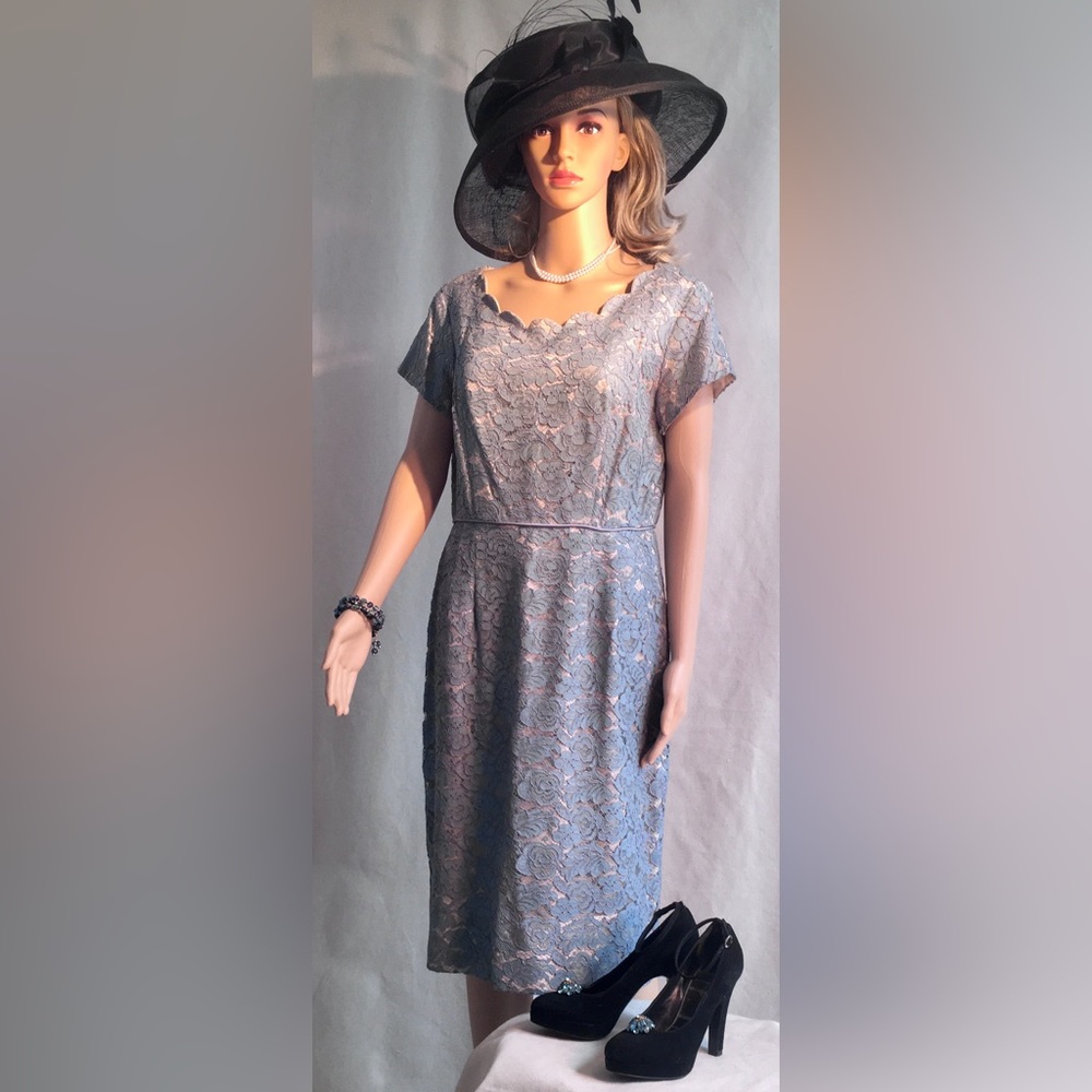 VINTAGE pastel blue lace short sleeve scallop scoop neck midi dress Feminine M